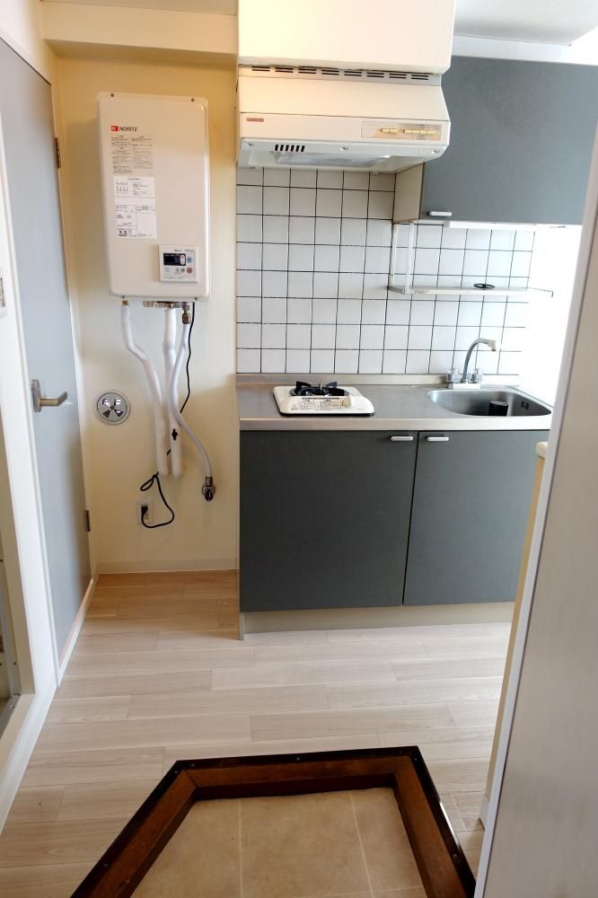 �y�Z�L�����e�B�z�@