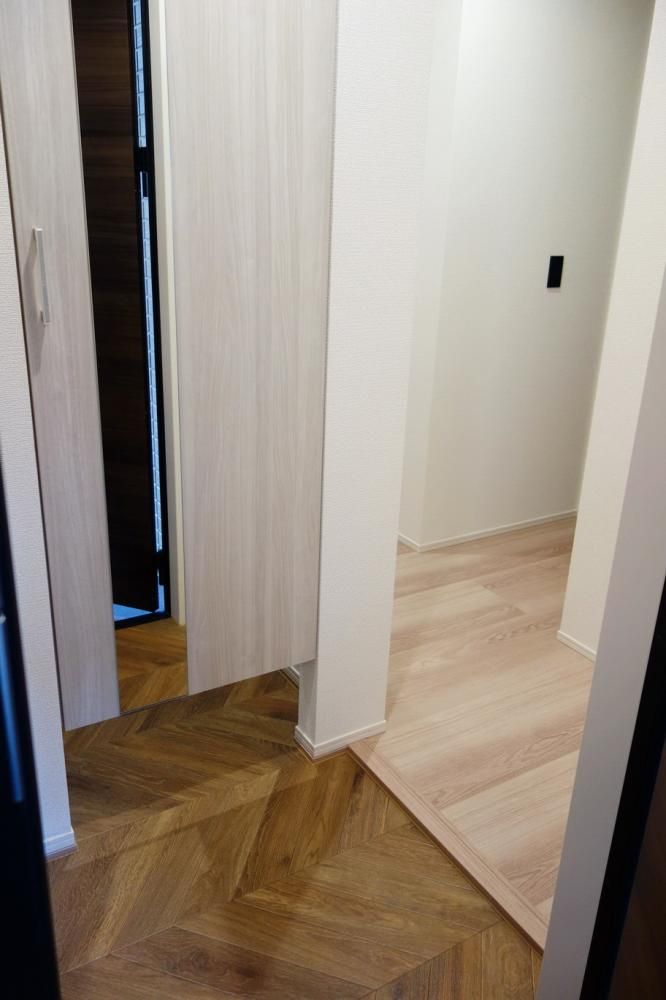 �y�Z�L�����e�B�z�@