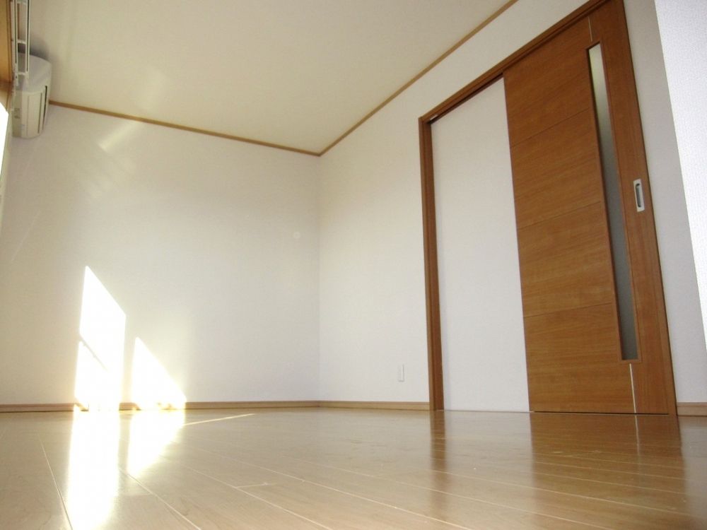 �y�Z�L�����e�B�z�@