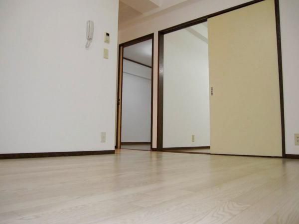 �y�Z�L�����e�B�z�@