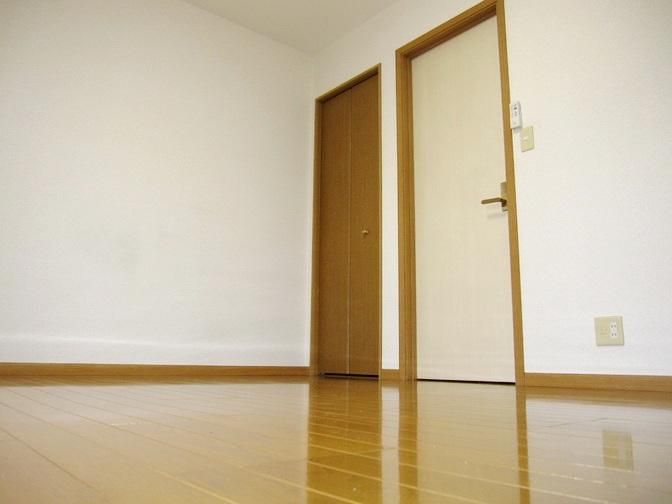 �y�Z�L�����e�B�z�@