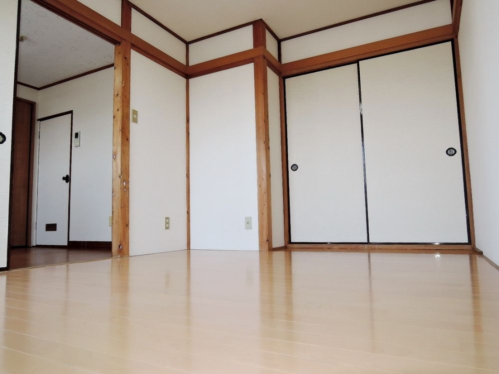 �y�Z�L�����e�B�z�@