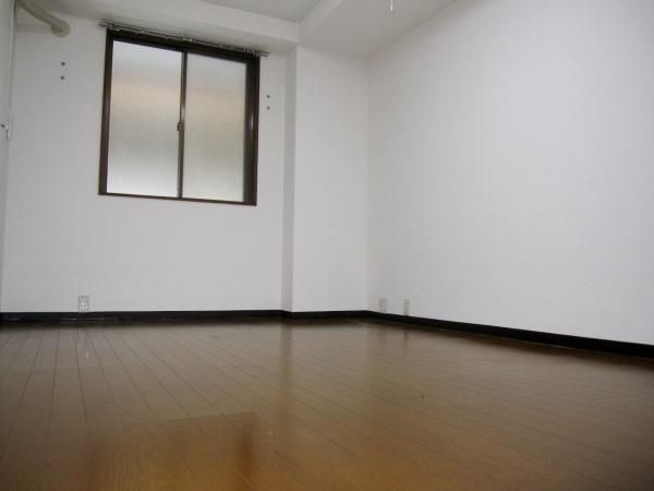 �y�Z�L�����e�B�z�@