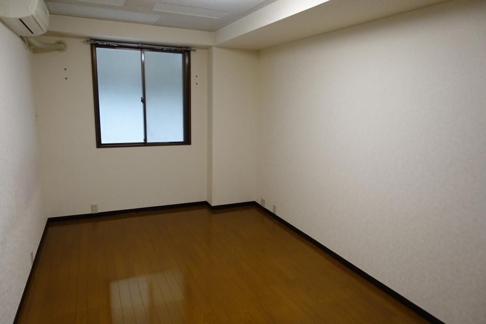 �y�����E���r���O�z�@