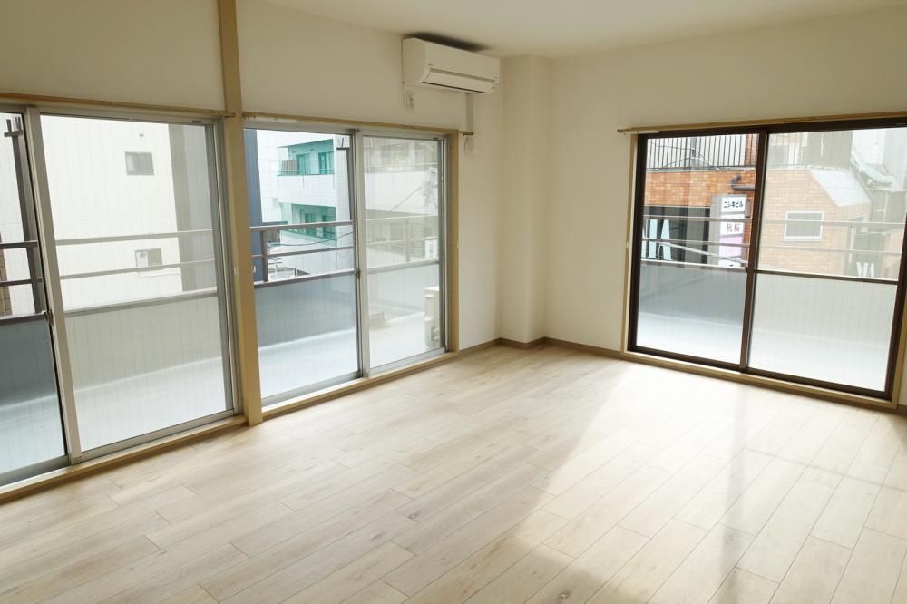 �y���]�z�@