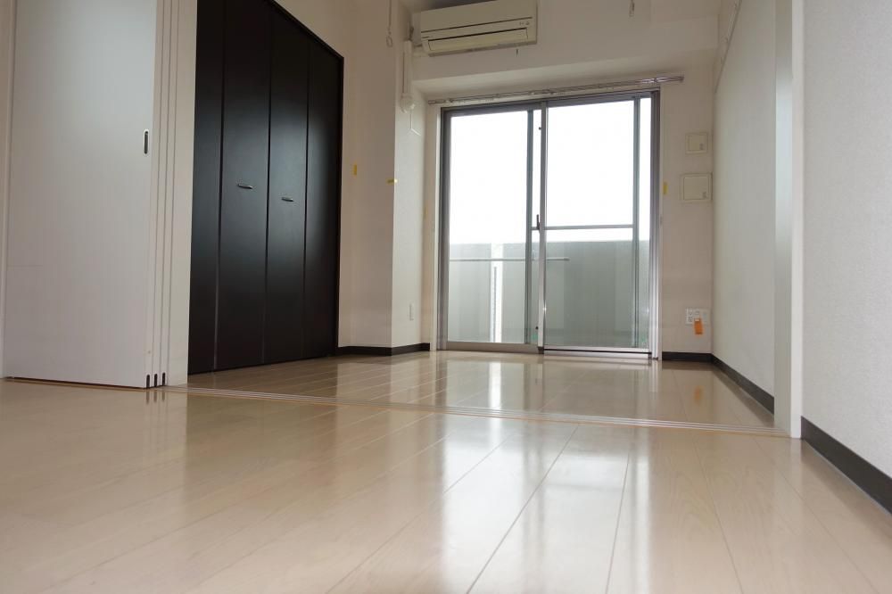 �y���]�z�@