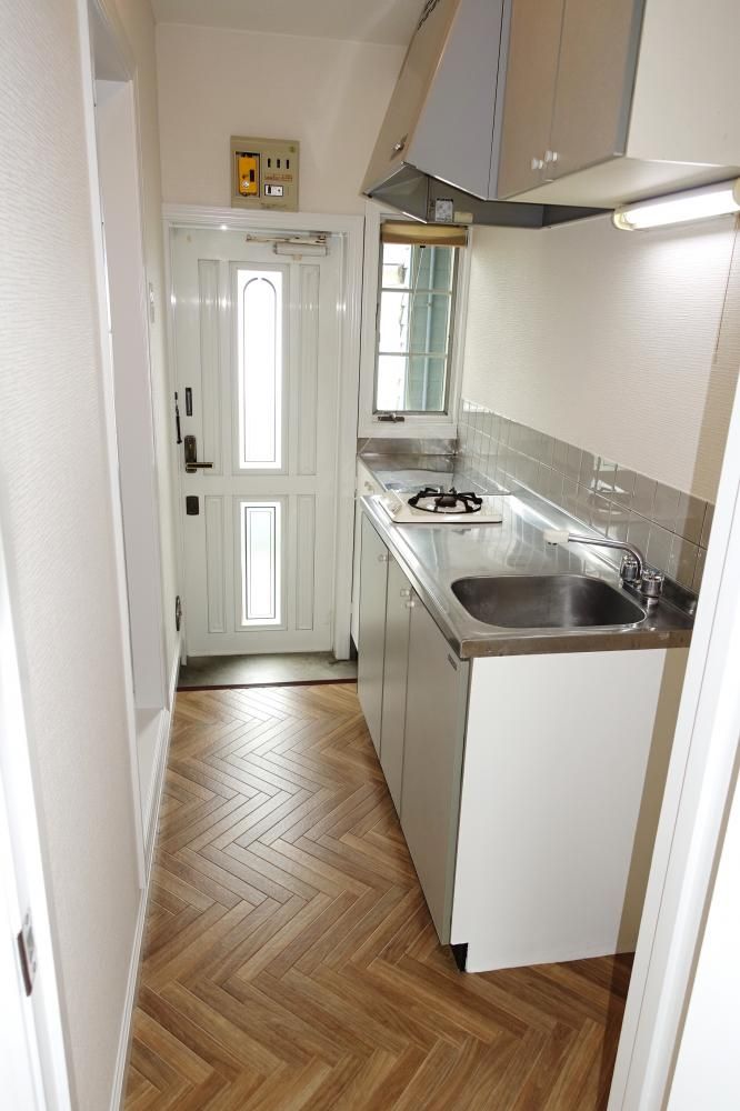 �y�Z�L�����e�B�z�@