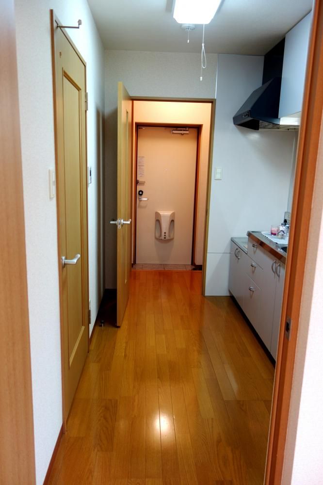 �y�Z�L�����e�B�z�@