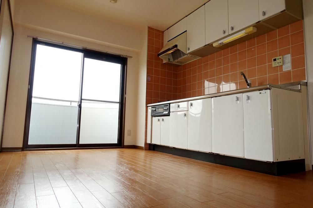 �y���ԁE���r���O�z�@