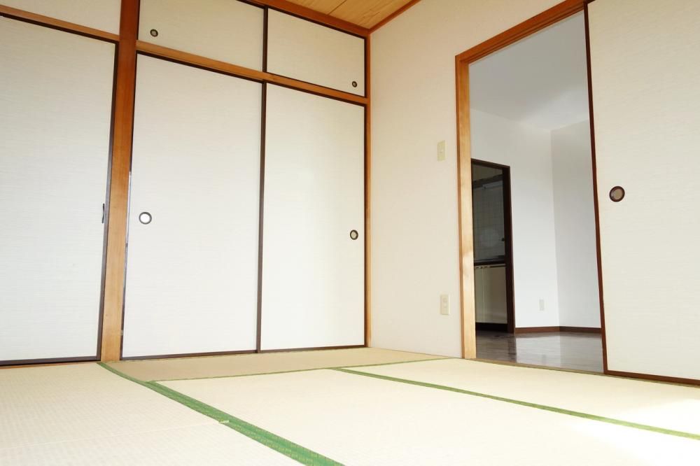 �y�Z�L�����e�B�z�@