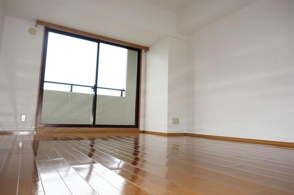 �y���]�z�@