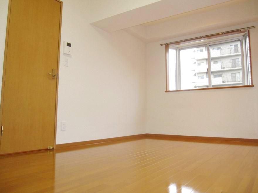 �y�����E���r���O�z�@