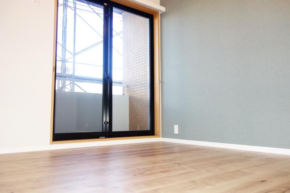 �y���]�z�@