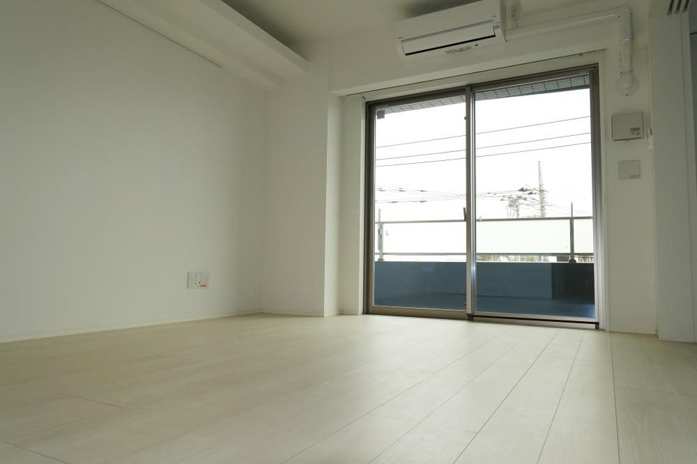 �y�Z�L�����e�B�z�@