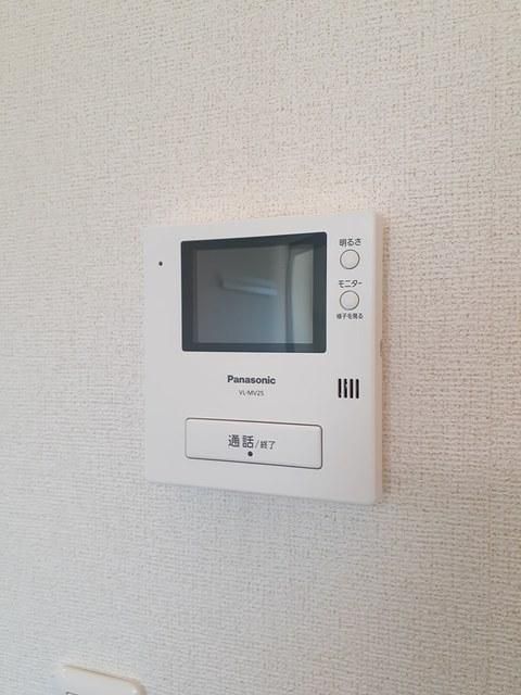 �y�Z�L�����e�B�z�@