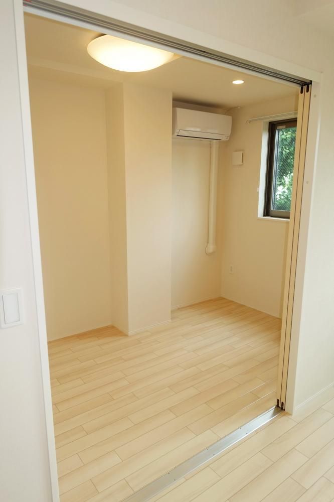 �y�Z�L�����e�B�z�@