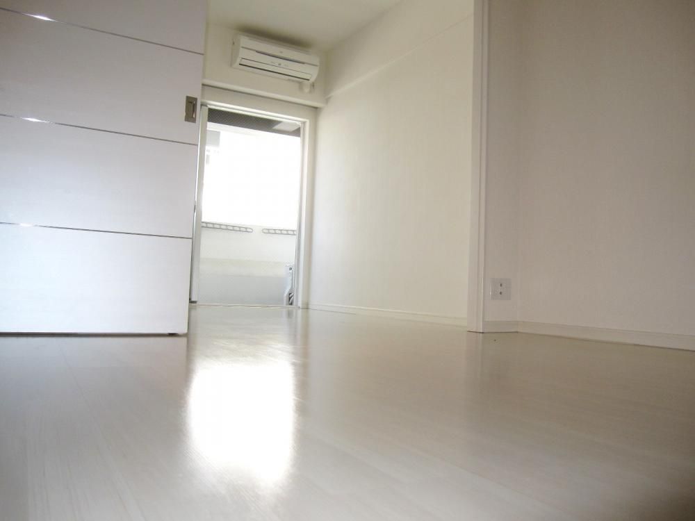 �y�Z�L�����e�B�z�@