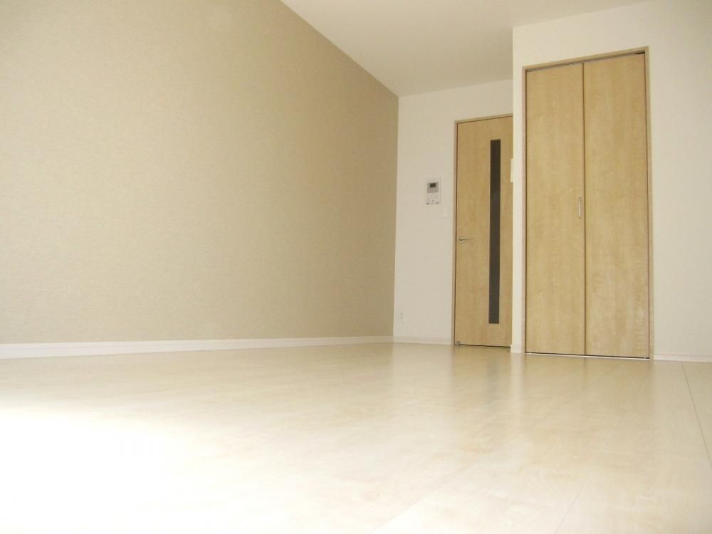 �y�Z�L�����e�B�z�@