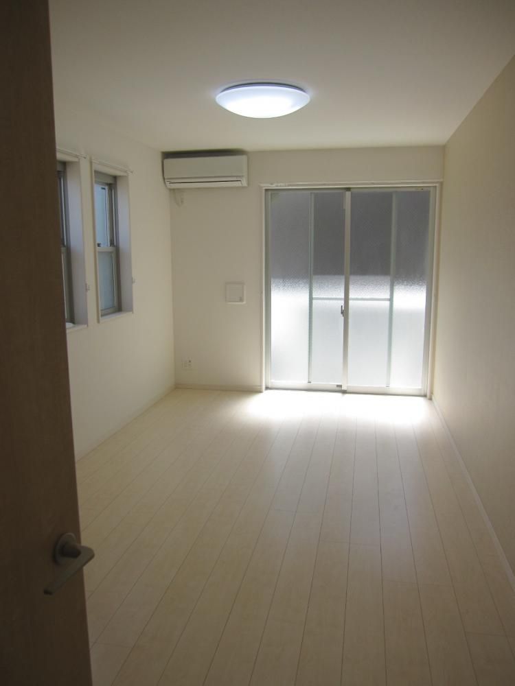 �y�����E���r���O�z�@