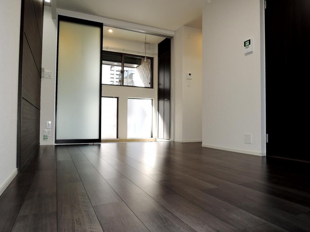 �y�Z�L�����e�B�z�@