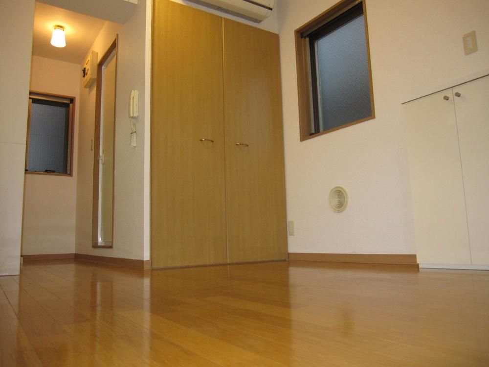 �y���ԁE���r���O�z�@