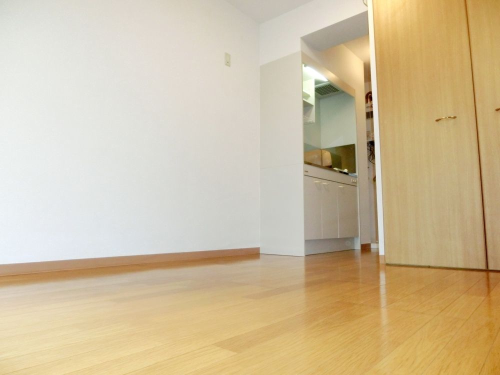 �y�Z�L�����e�B�z�@