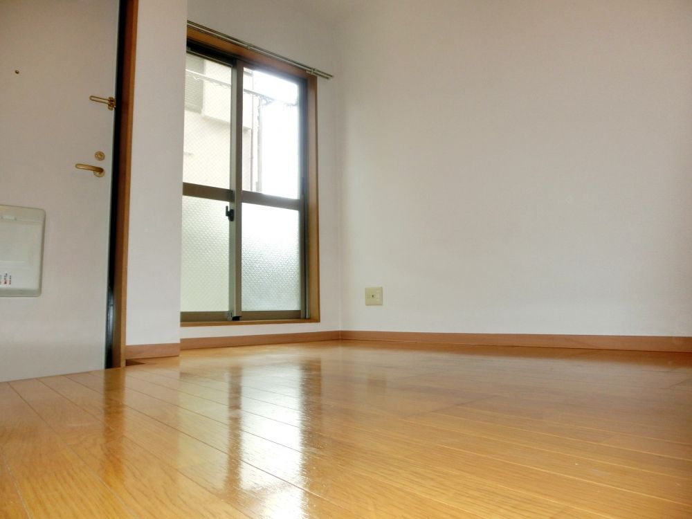 �y���]�z�@