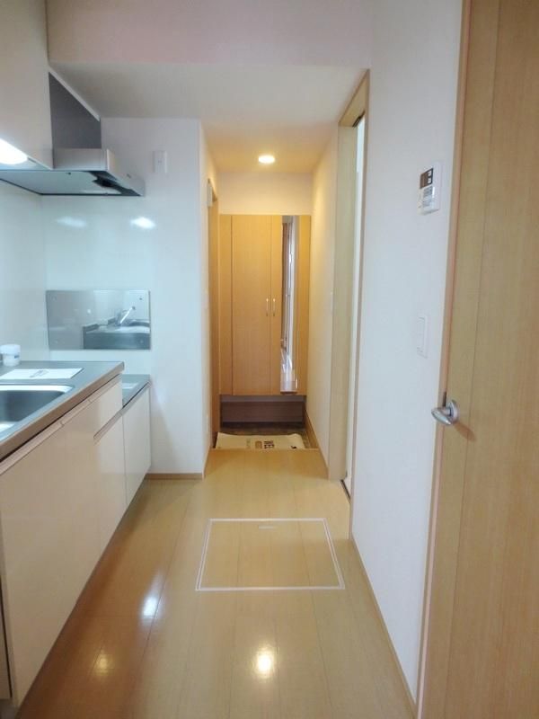 �y�Z�L�����e�B�z�@