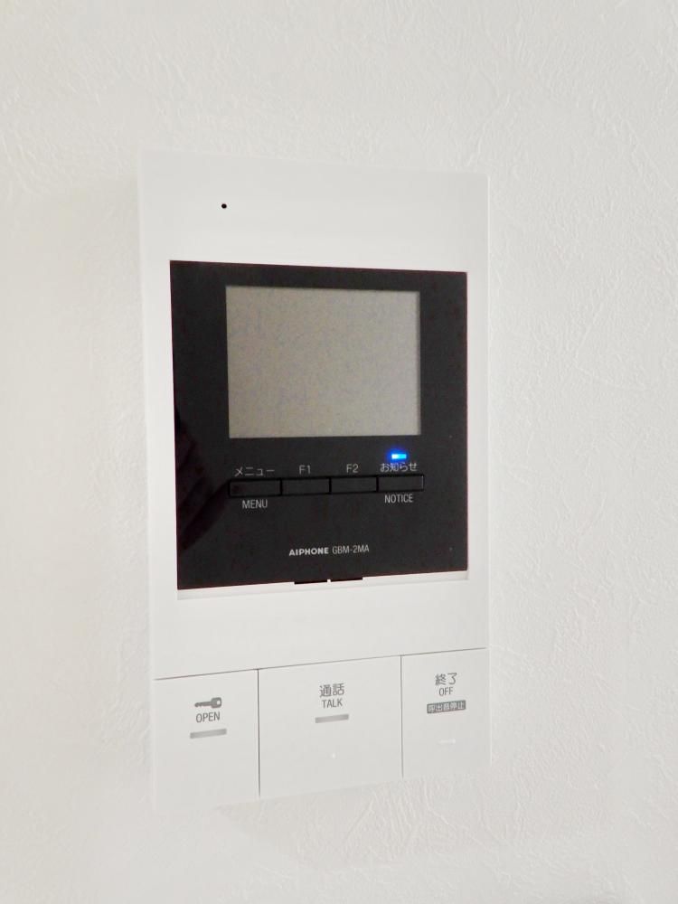 �y�Z�L�����e�B�z�@