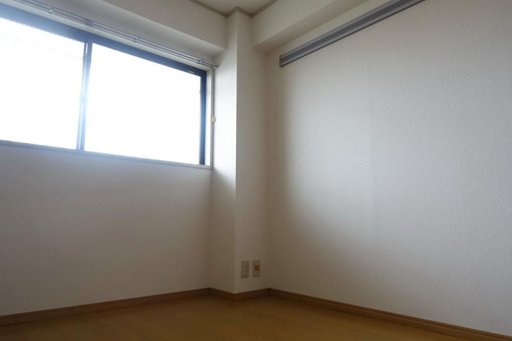 �y���]�z�@