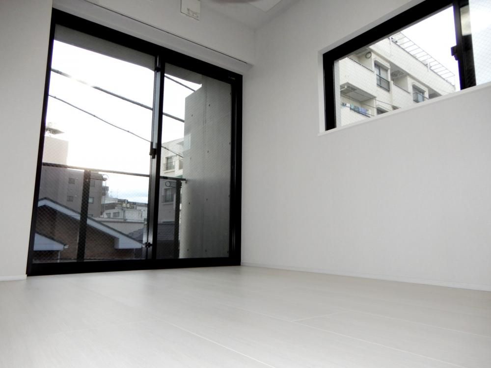 �y���]�z�@