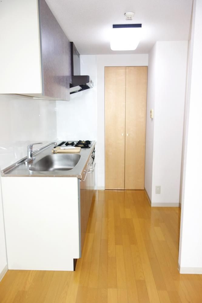 �y�Z�L�����e�B�z�@