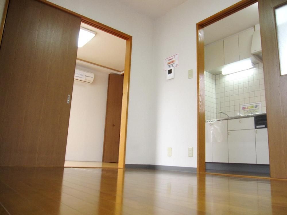 �y�Z�L�����e�B�z�@