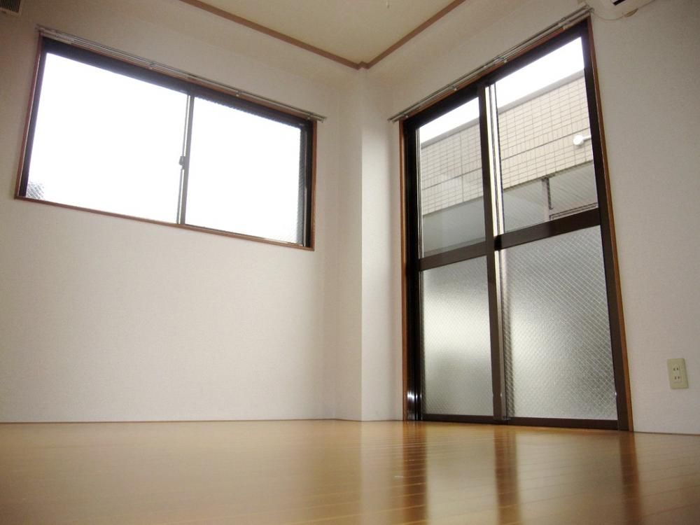 �y���]�z�@