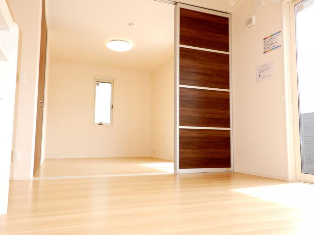 �y�Z�L�����e�B�z�@