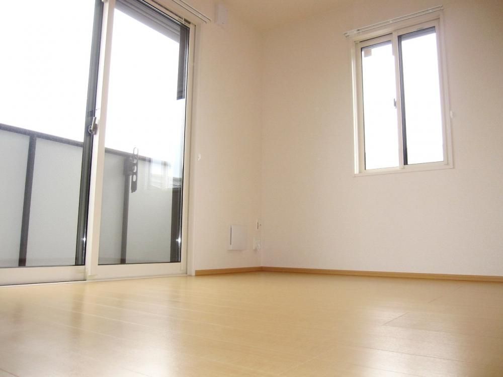 �y�Z�L�����e�B�z�@