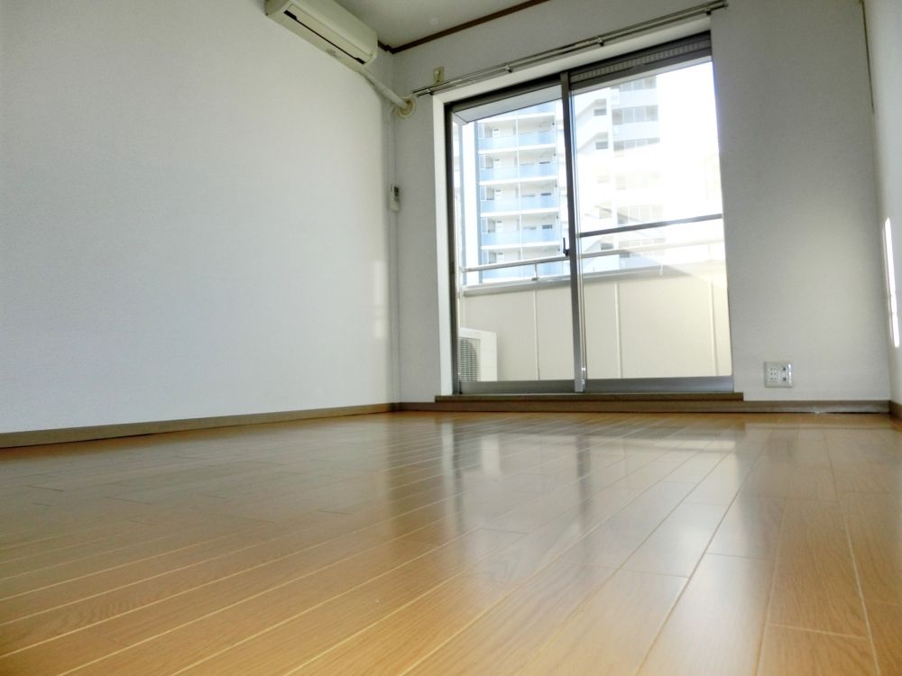 �y�Z�L�����e�B�z�@