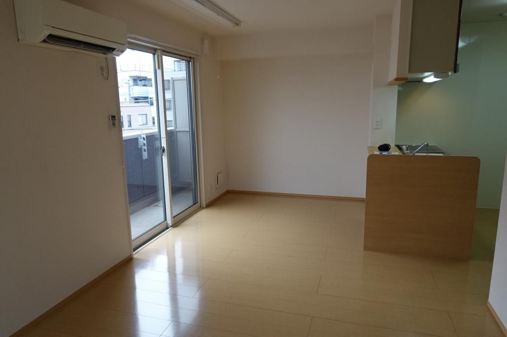 �y�����E���r���O�z�@