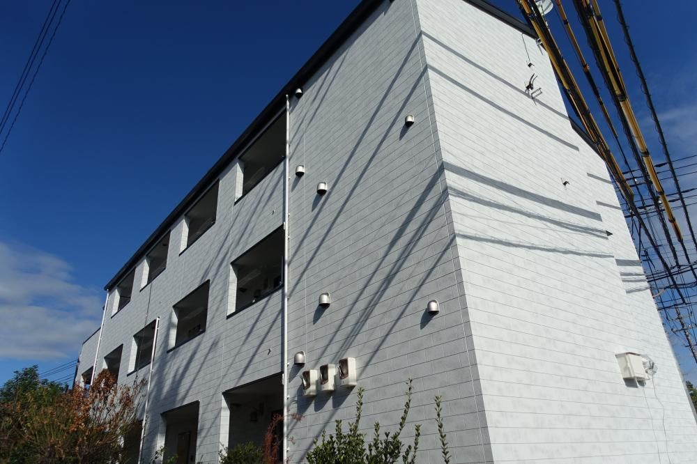 �y�Z�L�����e�B�z�@