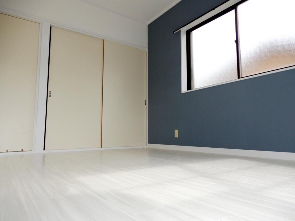 �y�Z�L�����e�B�z�@