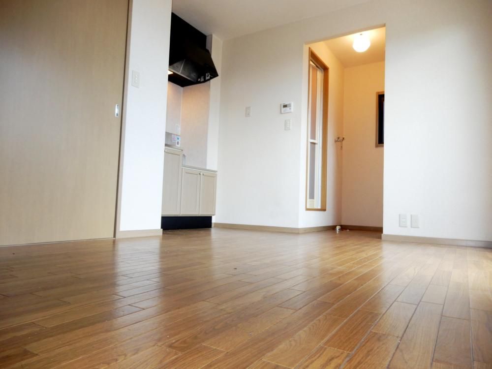 �y�Z�L�����e�B�z�@