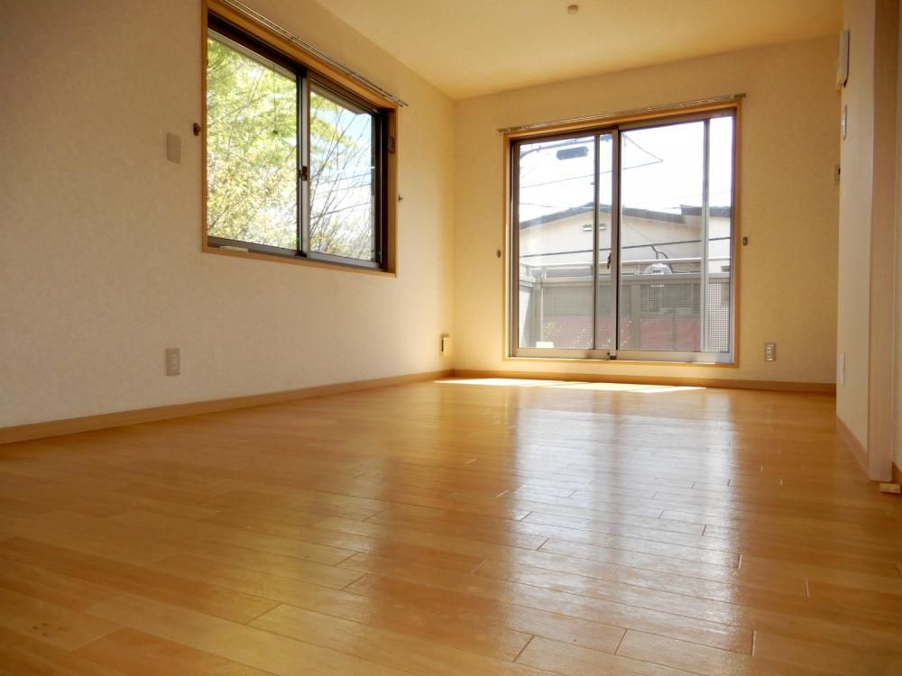 �y�Z�L�����e�B�z�@