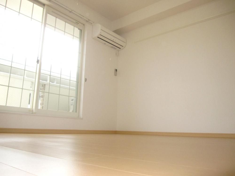 �y�Z�L�����e�B�z�@