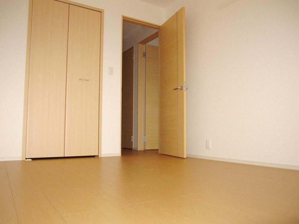 �y�Z�L�����e�B�z�@