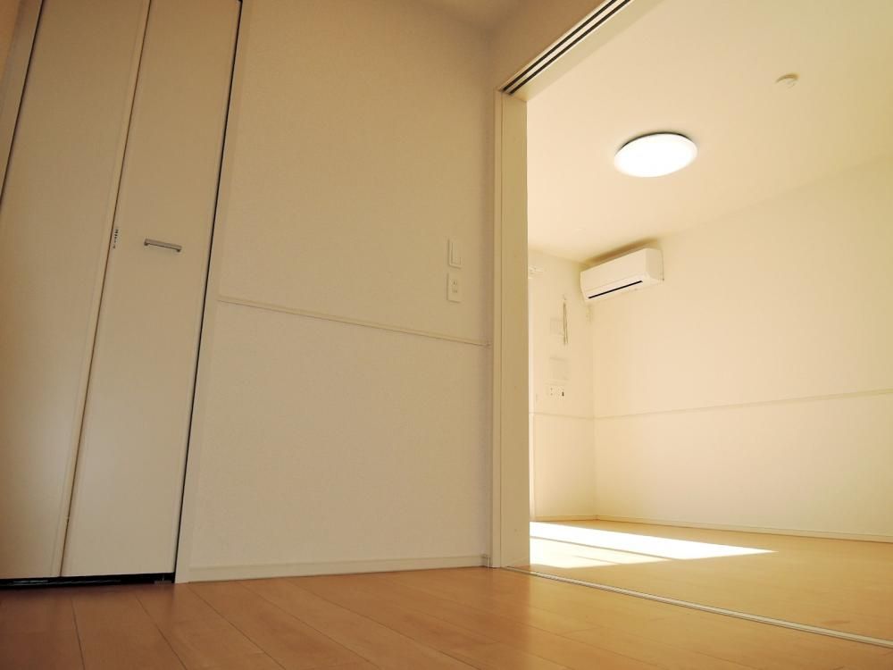 �y�Z�L�����e�B�z�@