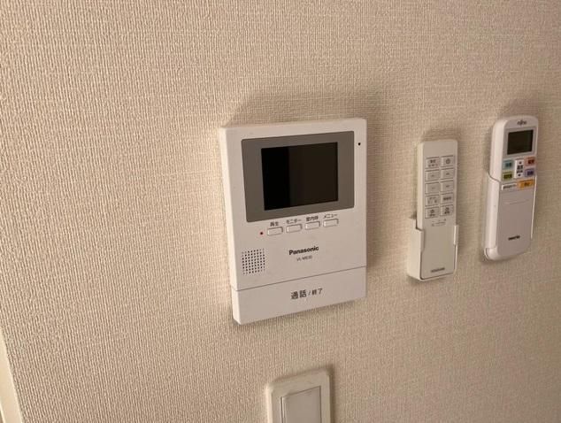 �y�Z�L�����e�B�z�@