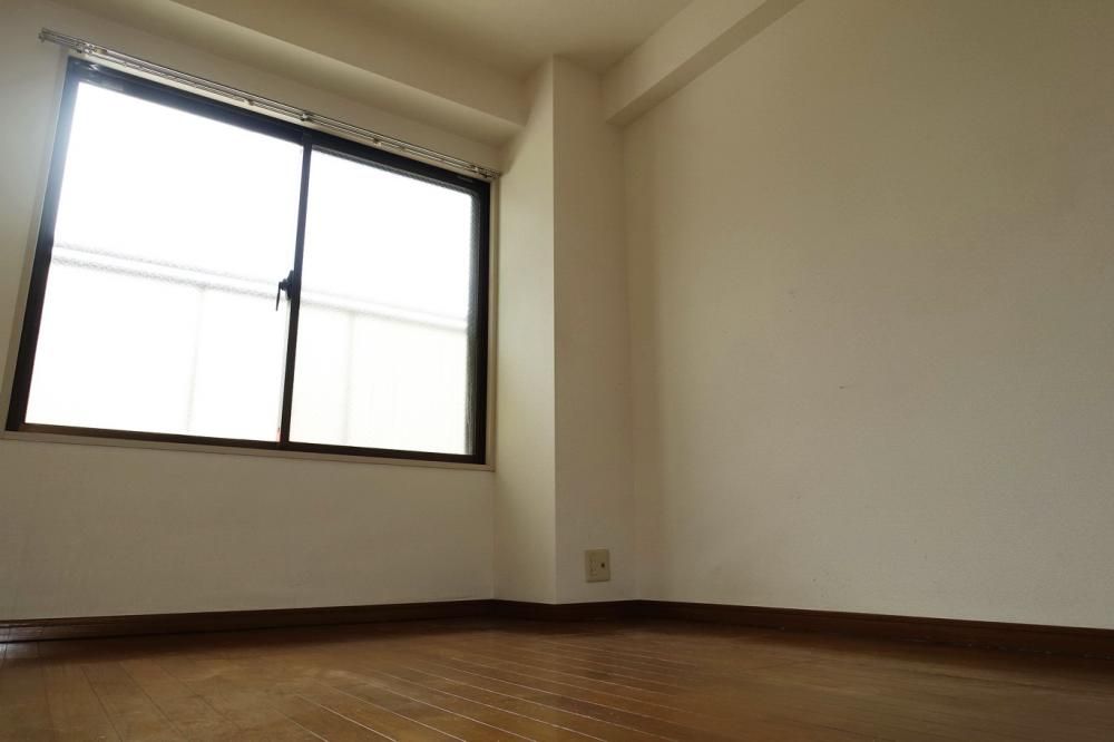 �y�Z�L�����e�B�z�@