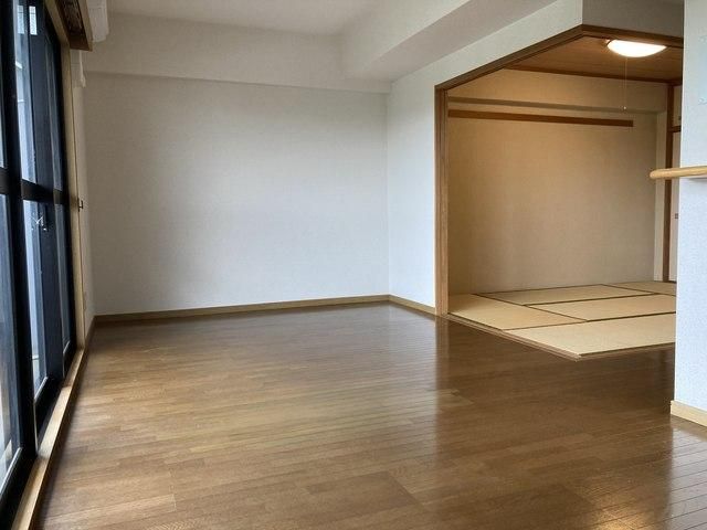 �y���]�z�@