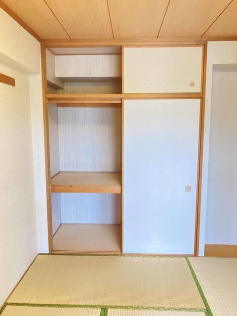 �y�Z�L�����e�B�z�@