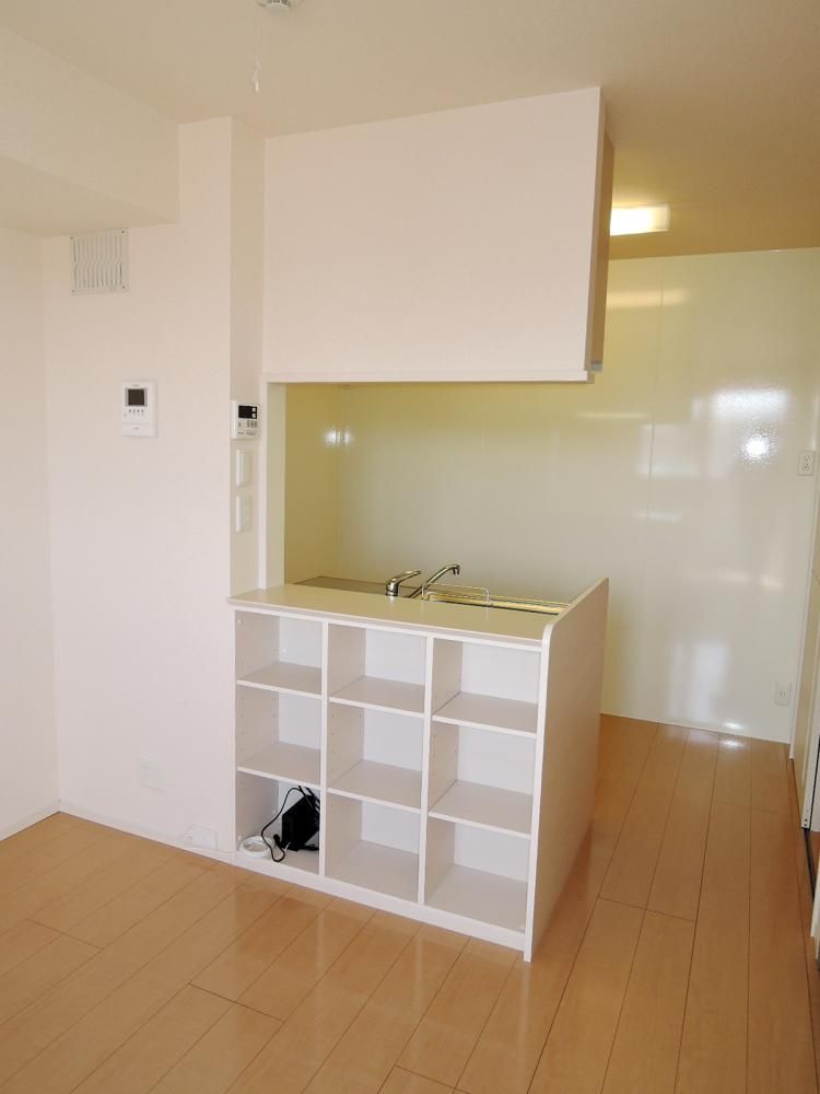 �y�Z�L�����e�B�z�@